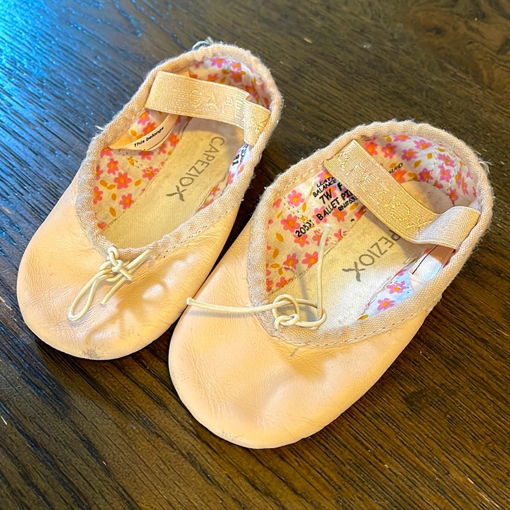 Toddler Size 7W Capezio Dailey Ballet Shoes
